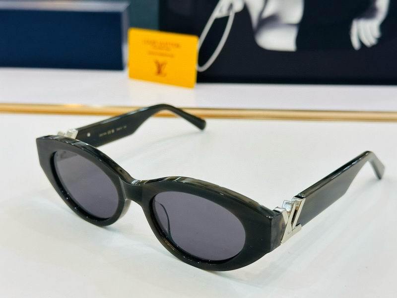 LV Sunglasses 909